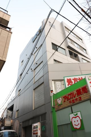 落ち着いた雰囲気の外観です