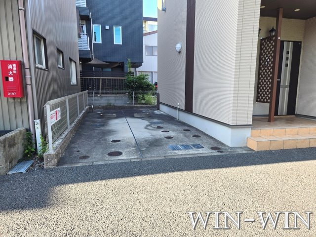 フラッグの駐車場