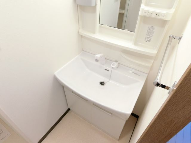 ボヌール錦織公園の独立洗面台