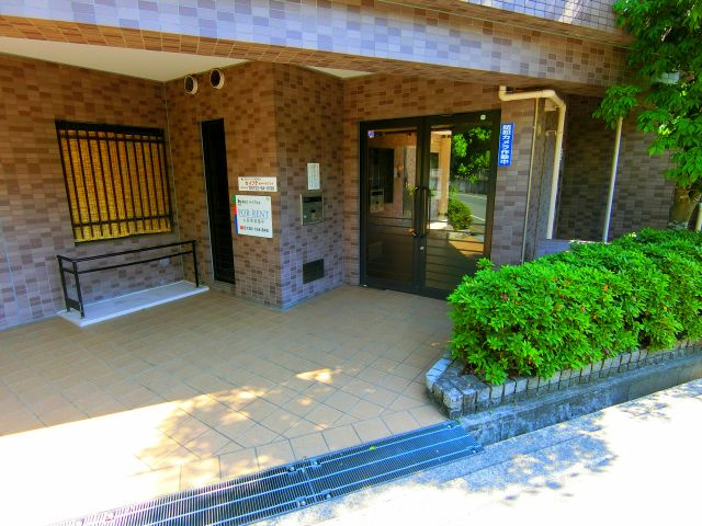 ボヌール錦織公園のエントランス