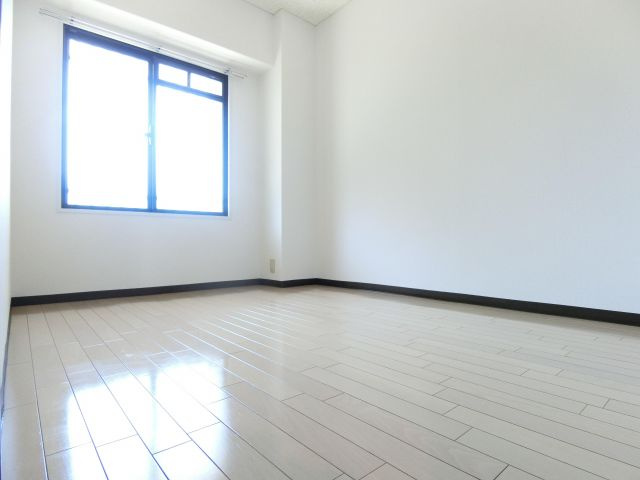 ボヌール錦織公園の洋室