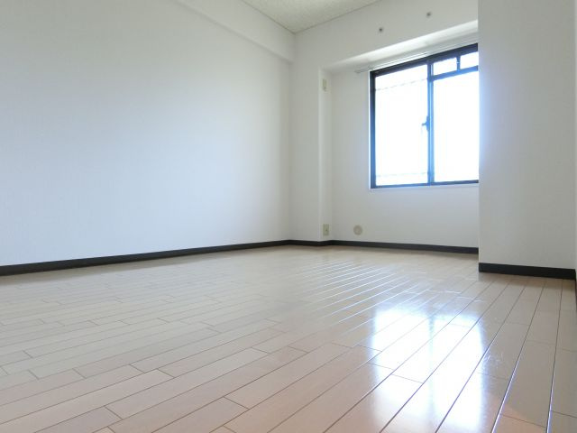 ボヌール錦織公園の洋室