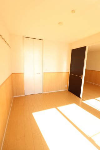 リヴィエール本町の洋室