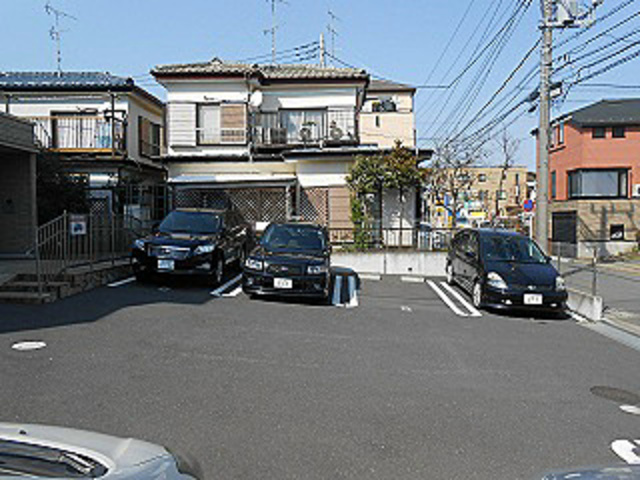 リヴィエール本町の駐車場
