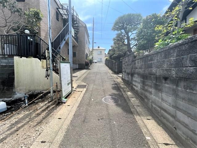 【横浜市旭区二俣川１丁目26-22新築戸建てA号棟】★仲介手数料無料★（二俣川小学校・万騎が原中学校）の前面道路含む現地写真|周辺は落ち着いた雰囲気の住宅街です。