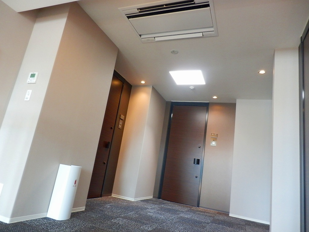 ガーデン ヴィラ スィートのその他共用部分|各お部屋前のホール。エアコンも付いています・・・