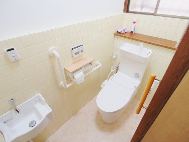 安芸郡海田町曙町の一戸建てのトイレ