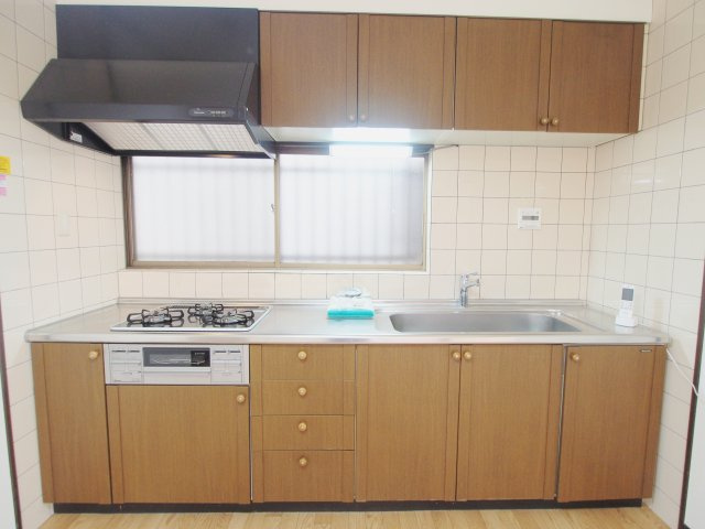 安芸郡海田町曙町の一戸建てのキッチン