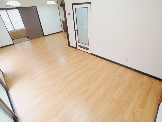 安芸郡海田町曙町の一戸建ての居間・リビング