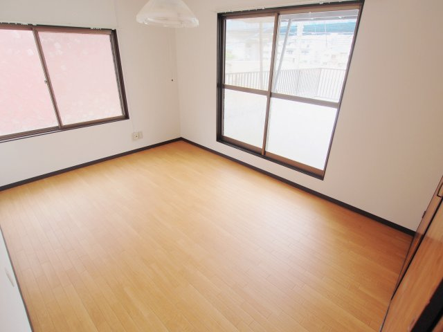 安芸郡海田町曙町の一戸建ての洋室