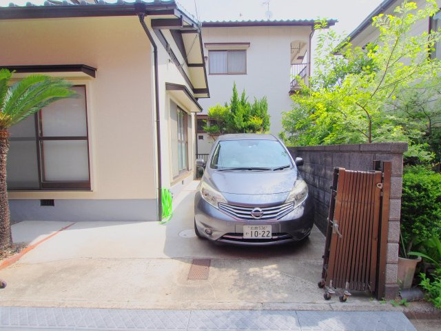 安芸郡海田町曙町の一戸建ての駐車場