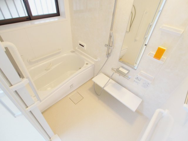 安芸郡海田町曙町の一戸建ての浴室