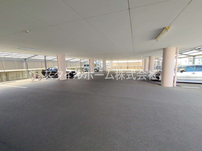 【駐車場】 | アーバンライフ吉胡台 | 別部屋写真です。