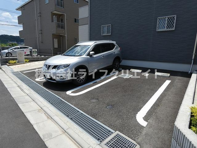 フォルシュ ライゼの駐車場
