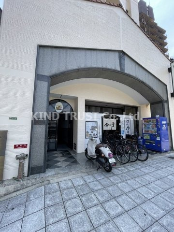 松下善ビルのエントランス|ゆとりのあるエントランスです