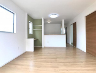 【居間・リビング】 | 高崎市下中居町４期　新築戸建　Ricca　２号棟（全2棟） | 同社施工例：色や仕様は異なる場合がございます。