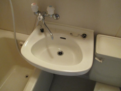 【洗面所】 | 緒方マンション | ユニットバス内の洗面台です