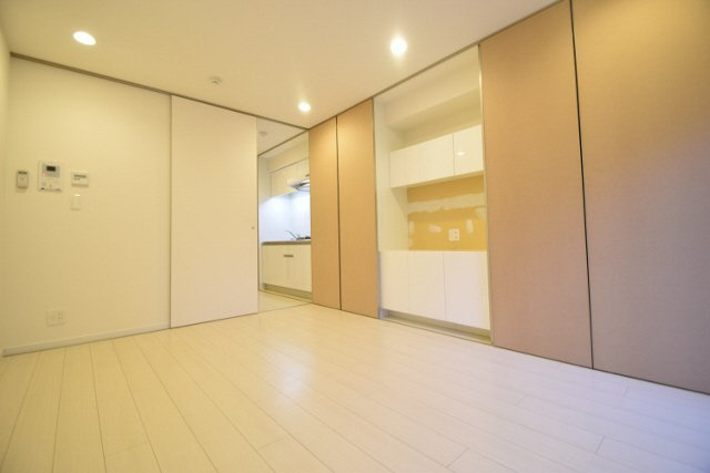 リブリ・アルピコルドの居間・リビング|白が基調のお部屋