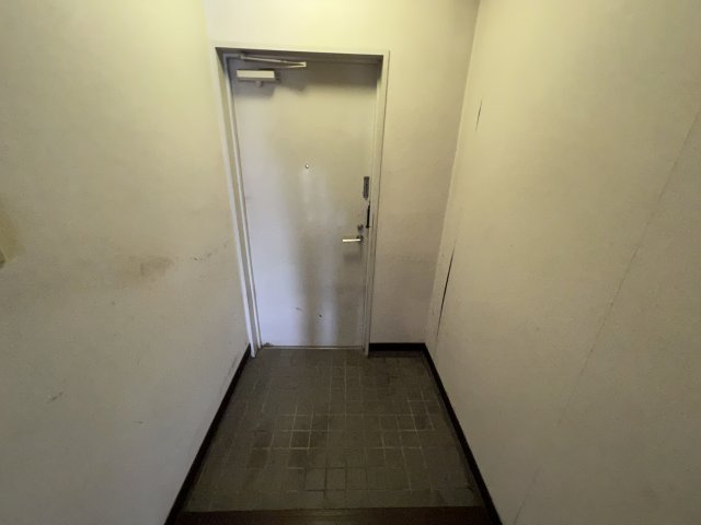 ホワイトパレス南小倉の玄関