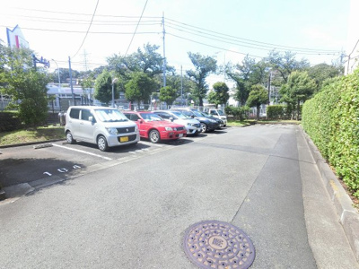 【駐車場】 | 霧が丘グリーンタウン第４－１街区１号棟 | 平置き駐車場です。
