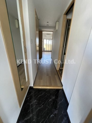 ビガーポリス109天満1丁目の玄関|収納もある玄関です