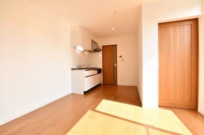 【居間・リビング】 | Grandtic　麦野　Park　Side(グランティックムギノパークサイド) | 別号室の写真になります。現況優先。