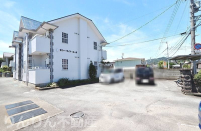 【駐車場】 | サニーサイドコーポ | 駐車場に車を止められます