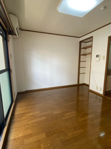 ベルメゾン一須賀Ⅰ号館の洋室|イメージになります。