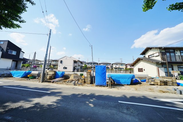 【横浜市旭区善部町37-62新築戸建て２号棟】★仲介手数料無料★（善部小学校・南希望が丘中学校）の外観|折り上げ天井のゆとりある広さのLDKがあります。