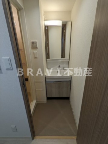 プレサンス天満橋ヴェルエラ BRAVI不動産の洗面所|【プレサンス天満橋ヴェルエラ】利用しやすい洗面所