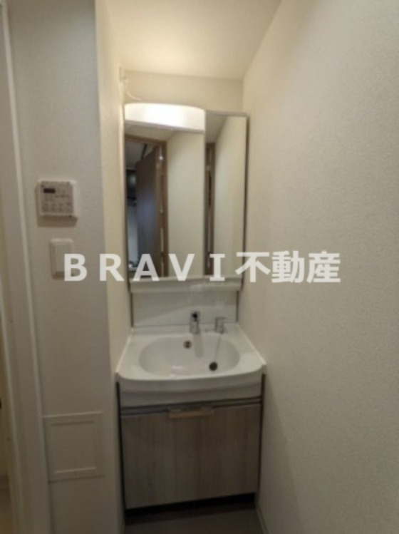 プレサンス天満橋ヴェルエラ BRAVI不動産の独立洗面台|【プレサンス天満橋ヴェルエラ】独立洗面台