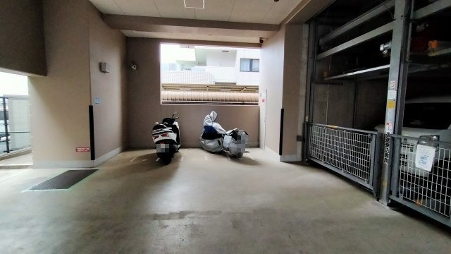 ロイヤルアーク今福鶴見の駐車場|駐車場・バイク置き場