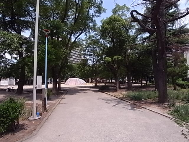 ロイヤルアーク今福鶴見の周辺|マンション近くには公園がございます。
