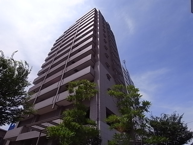 ロイヤルアーク今福鶴見の外観|徒歩圏内には　イオンモール鶴見緑地や大型公園鶴見緑地公園等もあり大変便利な住環境♪