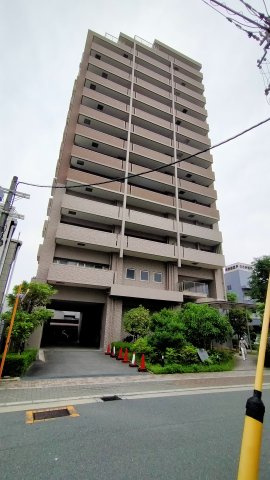 ロイヤルアーク今福鶴見の外観|◎大阪メトロ長堀鶴見緑地線『今福鶴見』駅　徒歩1分　駅近好立地♪
◎スーパーやコンビニ等周辺施設充実です♪
◎マンション裏には公園があり子育てし易い住環境♪