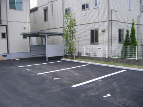シャーメゾン　メイプルの駐車場