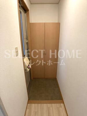 【玄関】 | セジュール薮田 Ａ | 収納もある玄関です