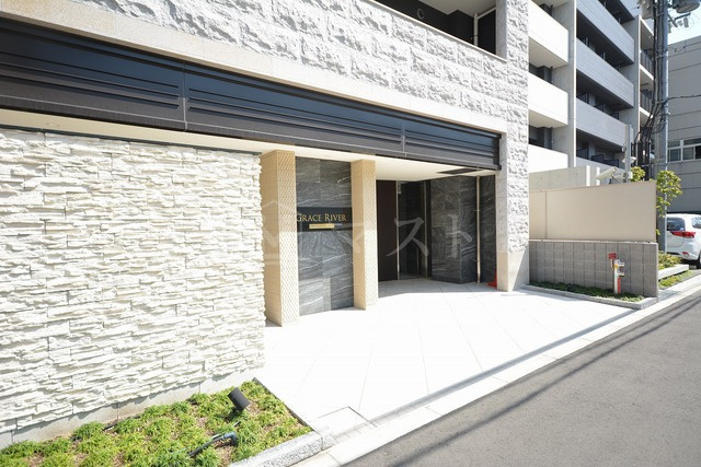グレースリバー中之島のエントランス