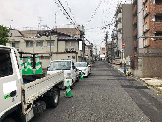建築条件なし売土地◆マンション用地や邸宅用地に最適◆上京区仁和寺街道六軒町西入四番町の前面道路含む現地写真|前道(令和４年５月撮影)