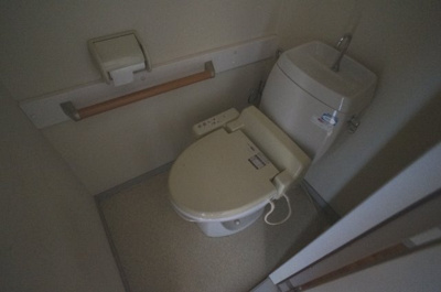 【トイレ】 | ハイツドミール | 温水洗浄便座付き。