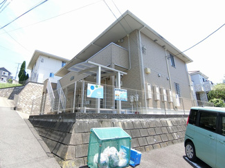 【外観】 | 小田急多摩線「栗平」駅まで徒歩4分！便利な立地の2階建てアパートです♪通勤通学はもちろん、お買い物やお出かけにもGood☆
