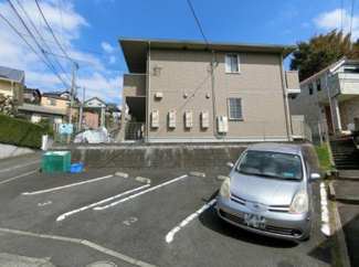 【駐車場】 | いつでも目の届く敷地内に駐車場があります♪お車をお持ちの方におすすめです！