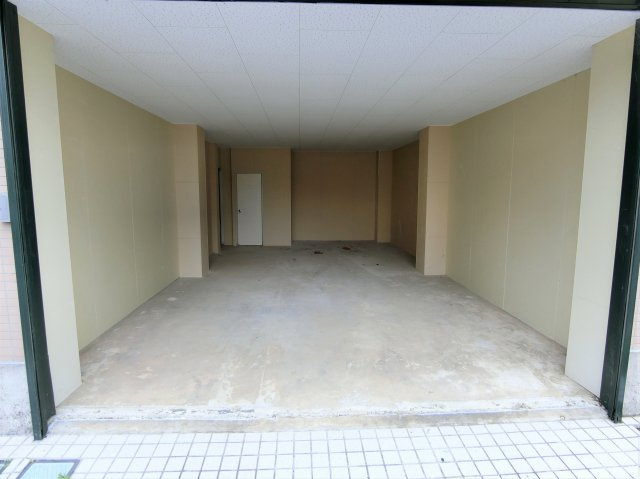 IMビルの駐車場