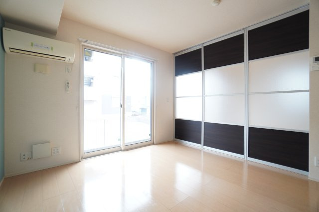 【居間・リビング】 | PARK HILLS MIYAKO B | ※同物件・反転タイプの写真です。