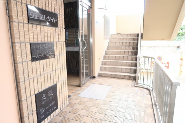 ウエストサイドのエントランス|入り口エントランス