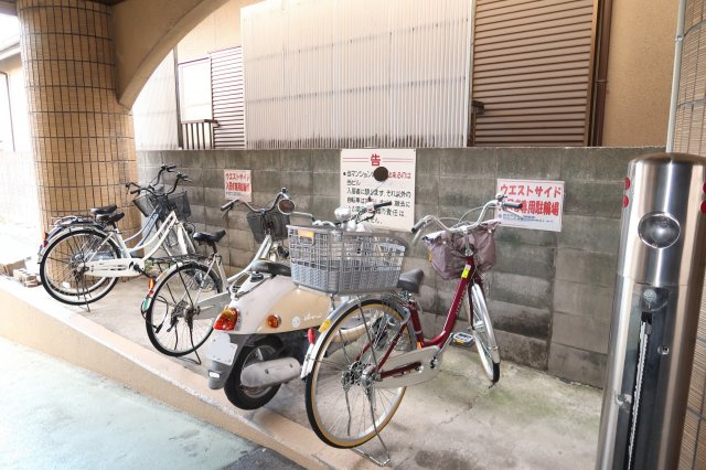 ウエストサイドのその他共用部分|入居者専用駐輪場