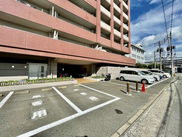 ルネッサンス21福岡東の駐車場