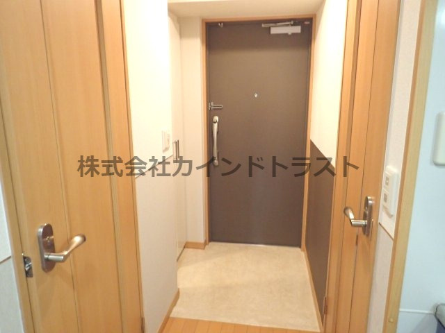 アジリア天満橋の玄関|収納もある玄関です