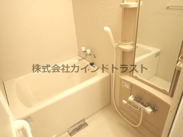 アジリア天満橋の浴室|コンパクトで使いやすいお風呂です