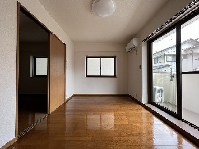 メロディハイム愛宕山の洋室|明るい洋室です
※反転の場合あり